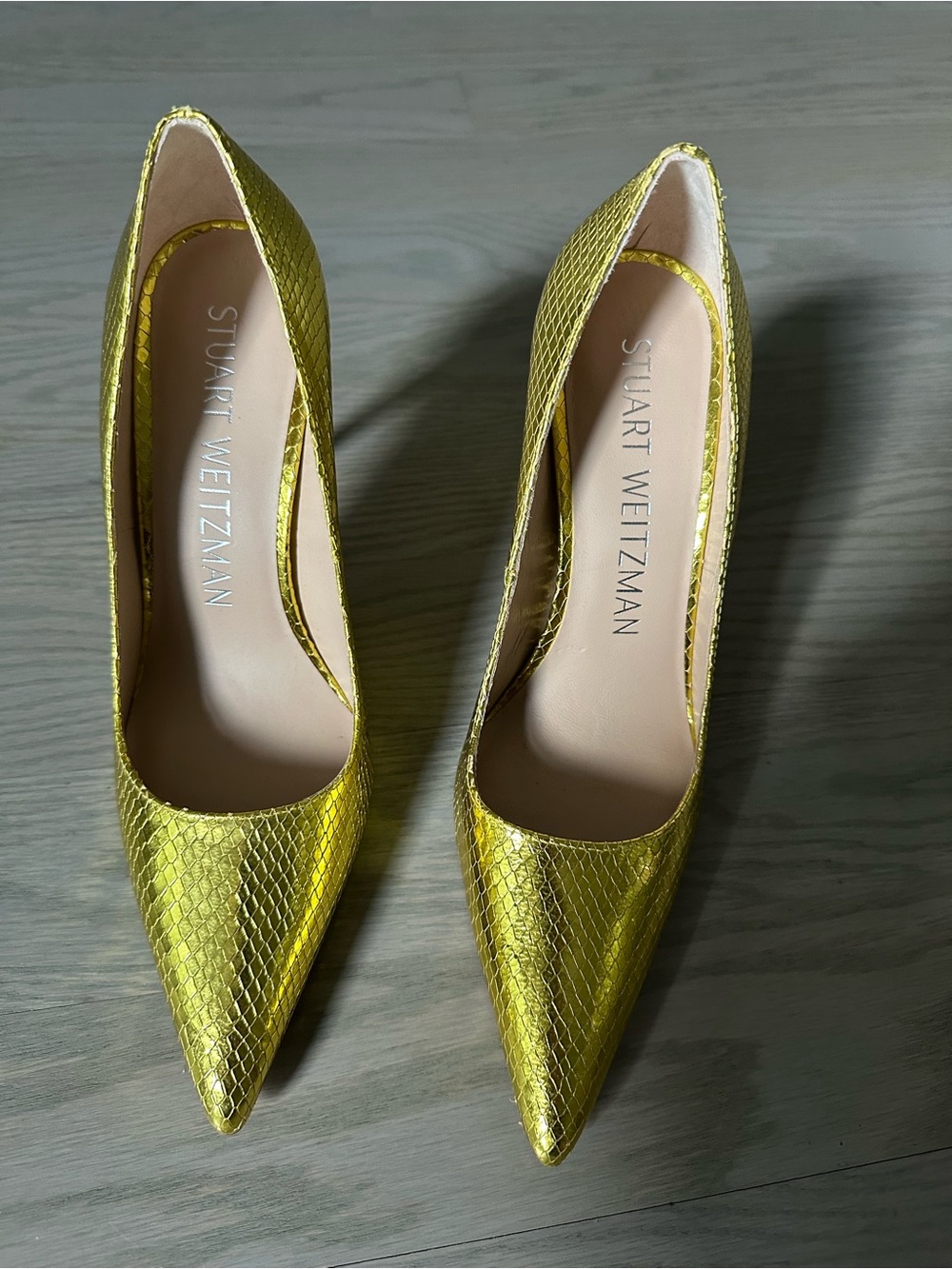 Stuart Weitzman Metallic Gold Snakeskin Pumps – Size 8.5 - Picture 3 of 8